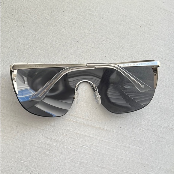 NWOT PRIVÉ REVAUX The Janet Oversized Metallic Silver Sunglasses and Hard Case - Picture 6 of 10
